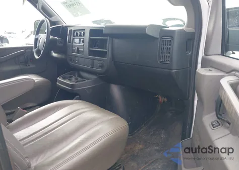 2017 Chevrolet Express 2500 Work Van z USA, uszkodzony, nr VIN 1GCWGAFFXH1343993